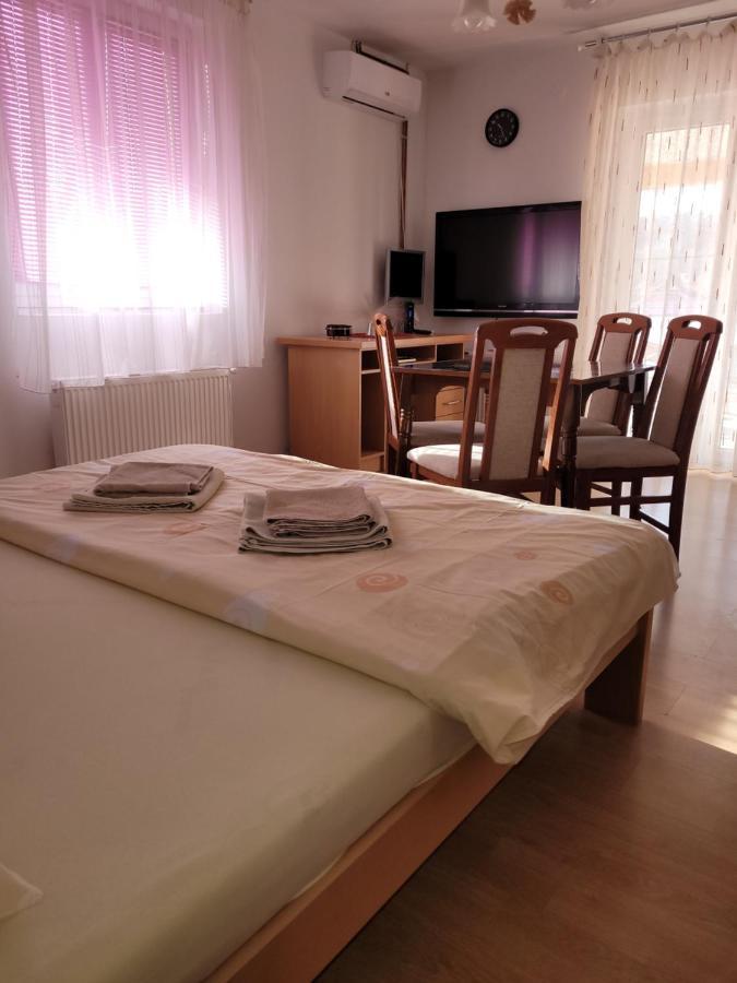 Apartmani Apolon ヴルドニーク エクステリア 写真