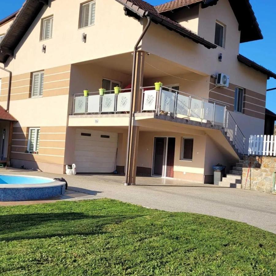 Apartmani Apolon ヴルドニーク エクステリア 写真